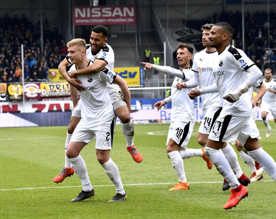 SV Sandhausen - Đây là câu lạc bộ bóng đá chuyên nghiệp nhỏ nhất của Đức.