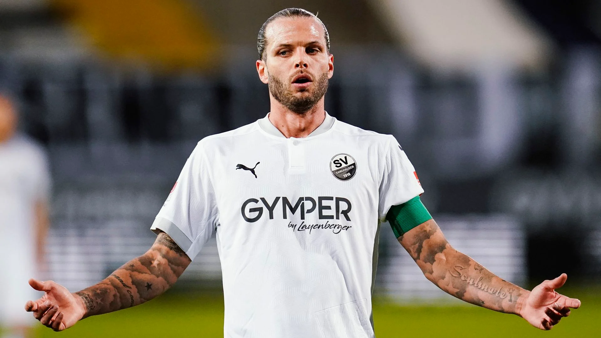 Dennis Diekmeier là hậu vệ cánh người Đức